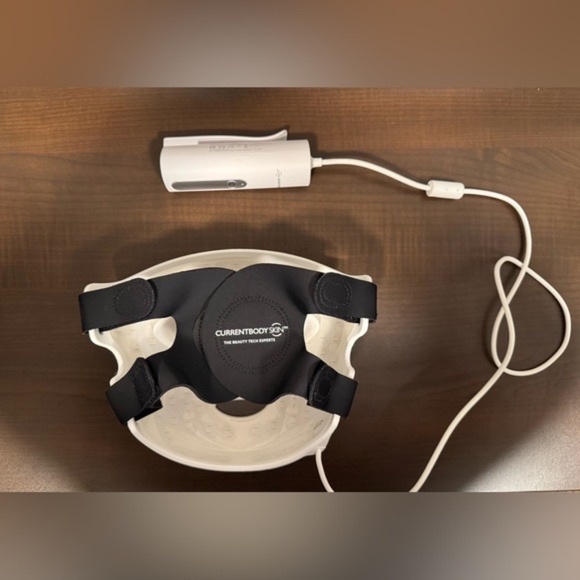 CurrentBody Skin Red Light Therapy Mask (Series 2) - Picture 7 of 12
